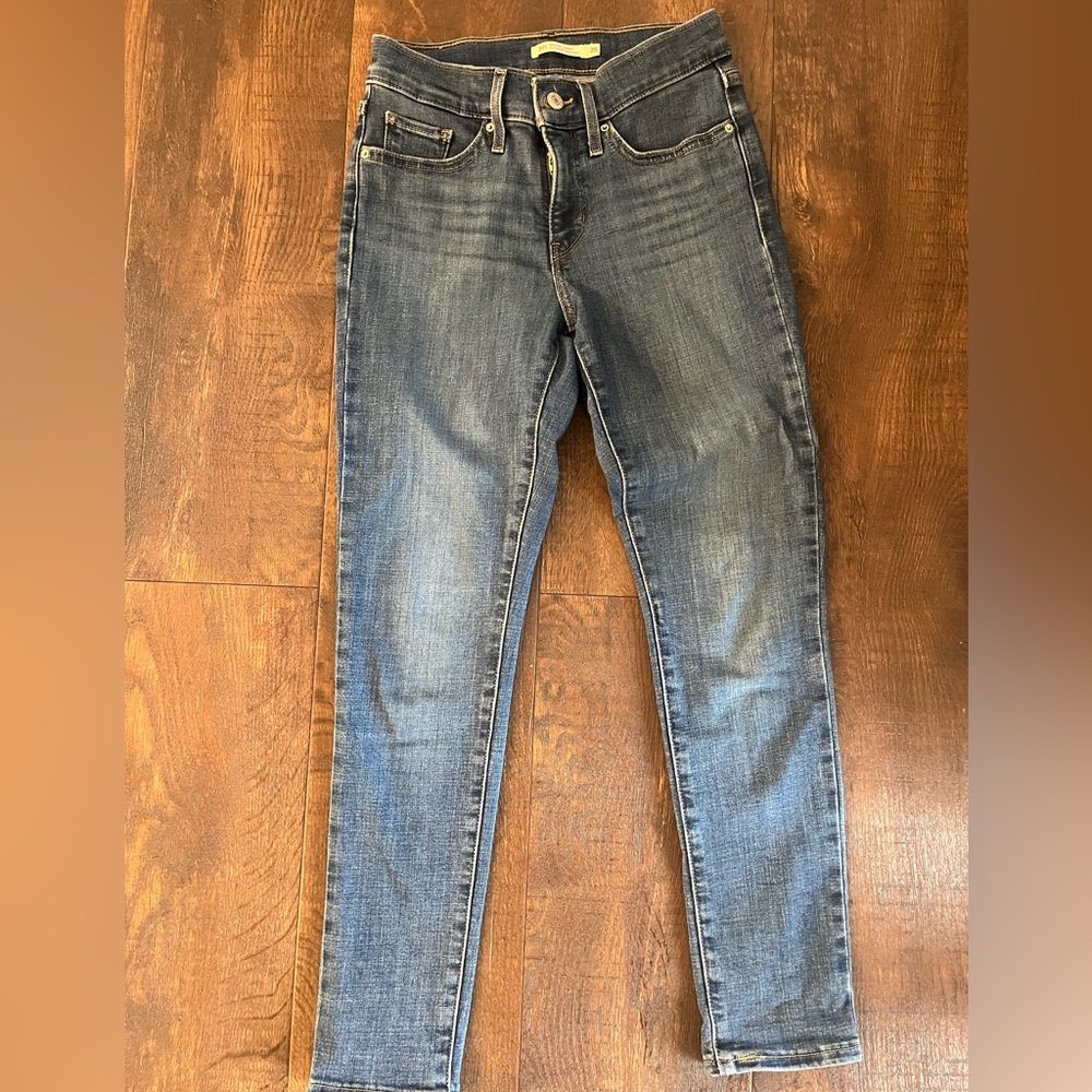 Levis 311 shaping jeans